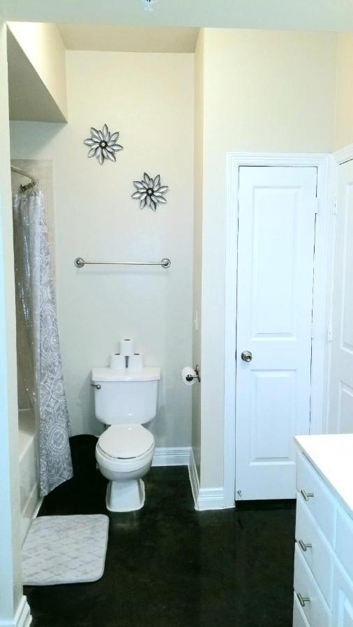 Roomy Downtown Abode Хьюстон Экстерьер фото